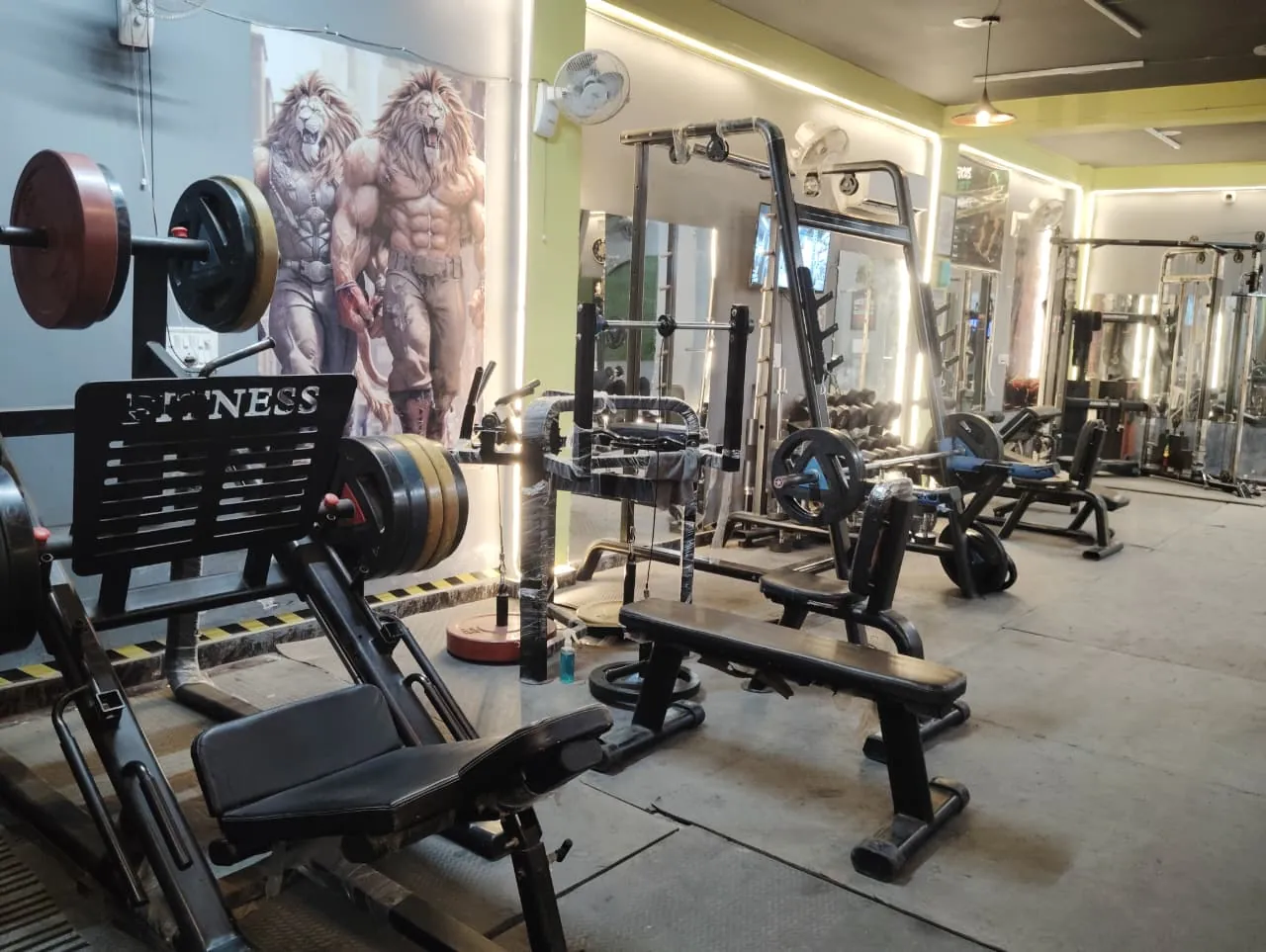Robust fitness club by MK changing rooms