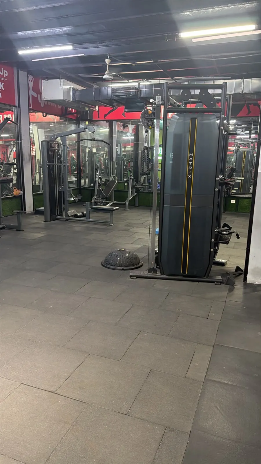 ELITE GYM HIGH PERFORMANCE CENTRE changing rooms