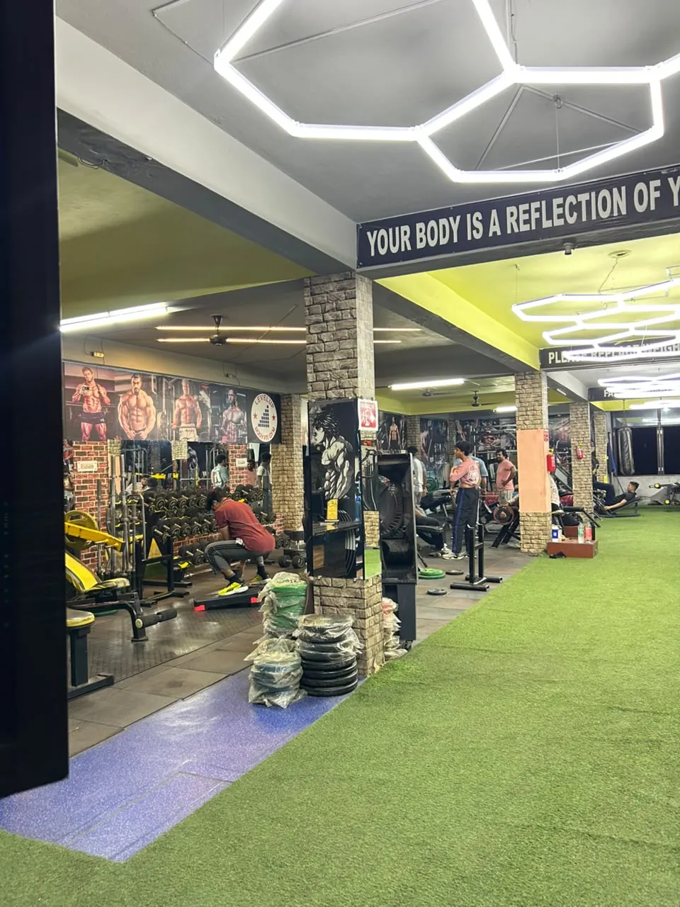 Levelup Body Fit Gym free weights