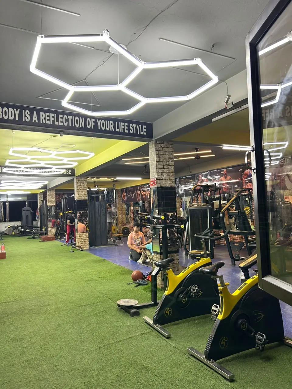 Levelup Body Fit Gym cardio deck
