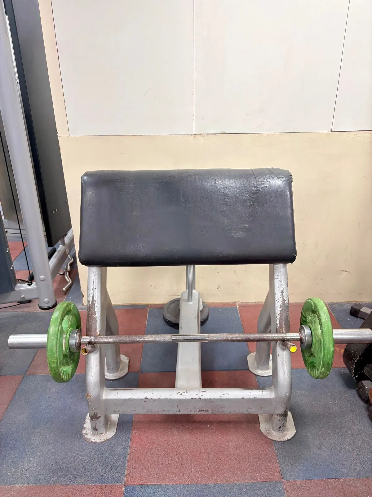 Yes Fitness gym training zone
