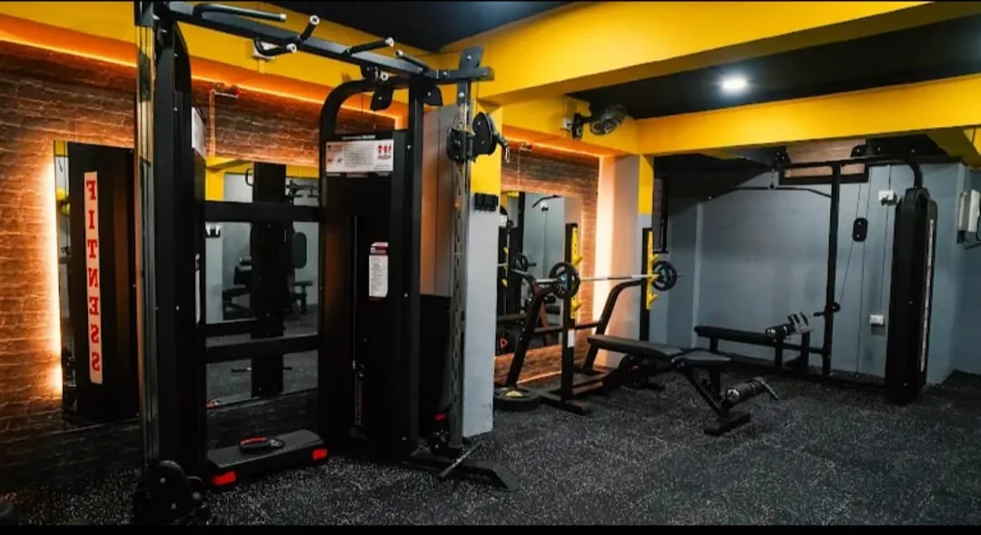 RAJ FITNESS changing rooms