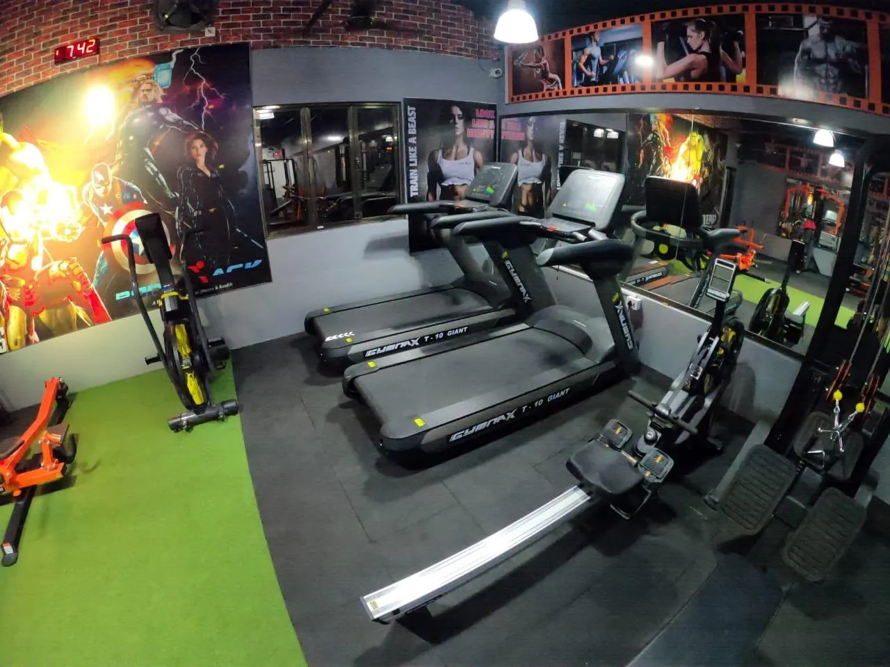 Bodytrack Gym Chembur free weights