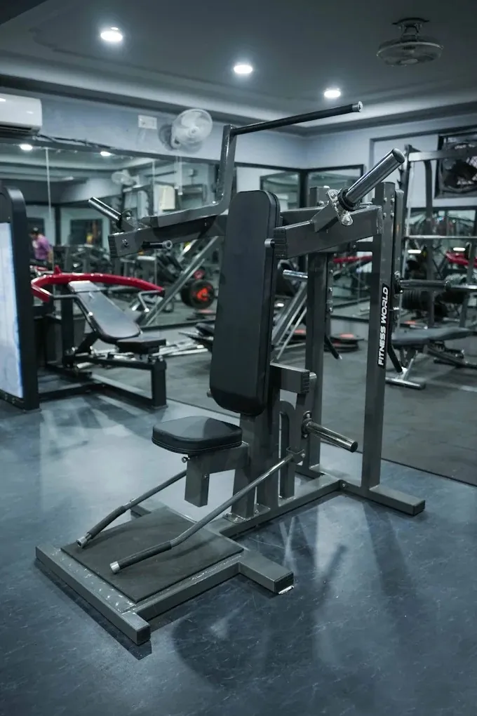 THE PRIME FITNESS GYM cardio deck