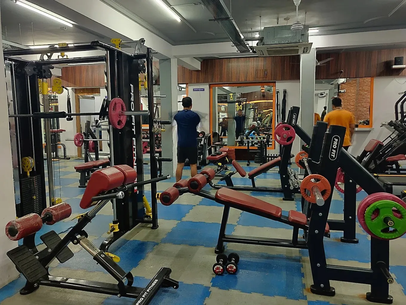 HEALTH QUEST GYM changing rooms