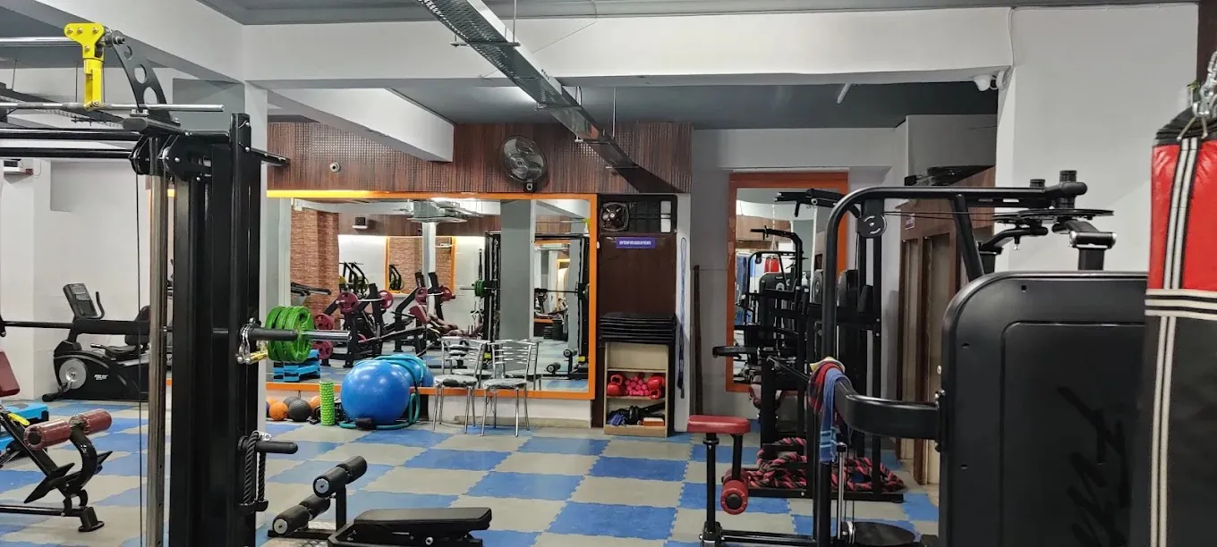 HEALTH QUEST GYM main floor