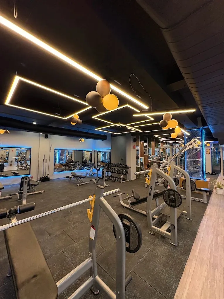 CR FITNESS photo 6