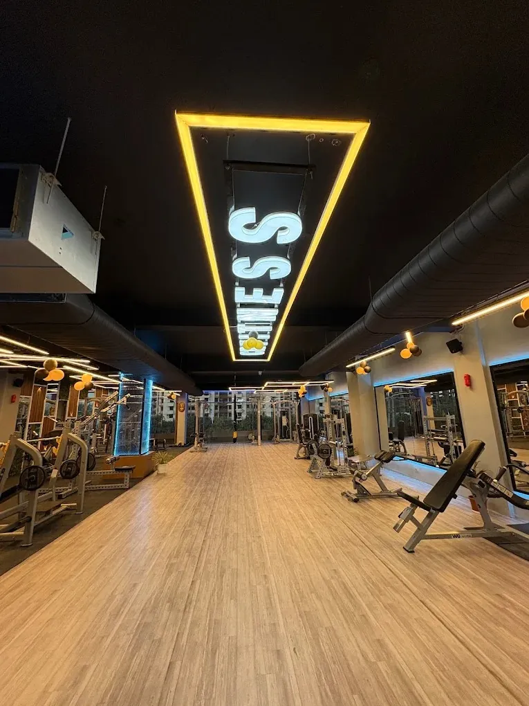 CR FITNESS changing rooms