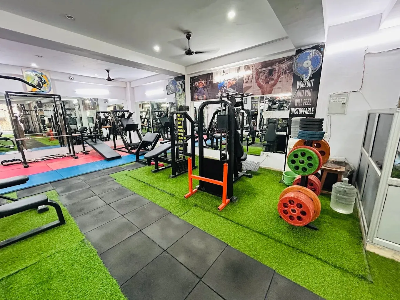VEAGLE UNISEX GYM BY VICKY changing rooms