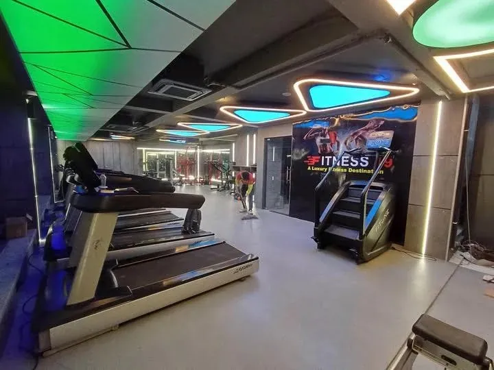 Fitness 19 main floor