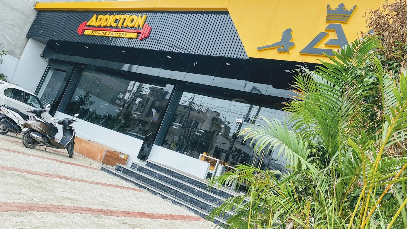Addiction fitness factory premium gym photo 6