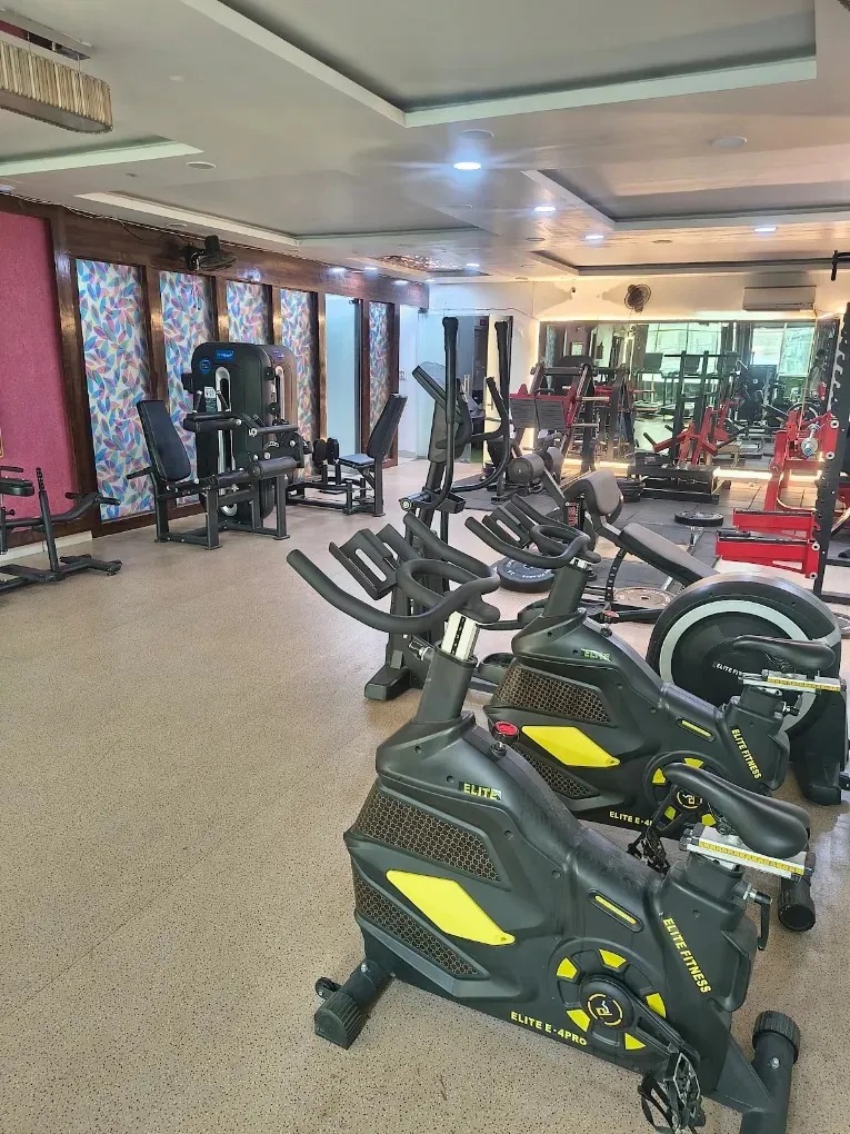 Enzo Fitness changing rooms