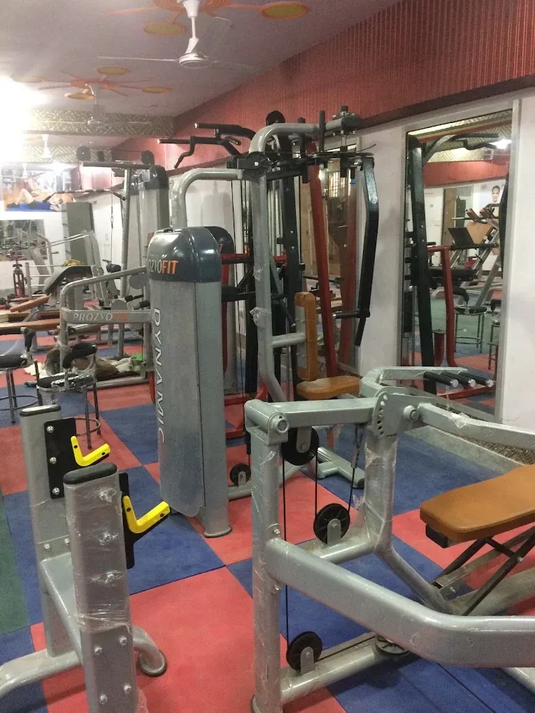 Noida Health Club changing rooms