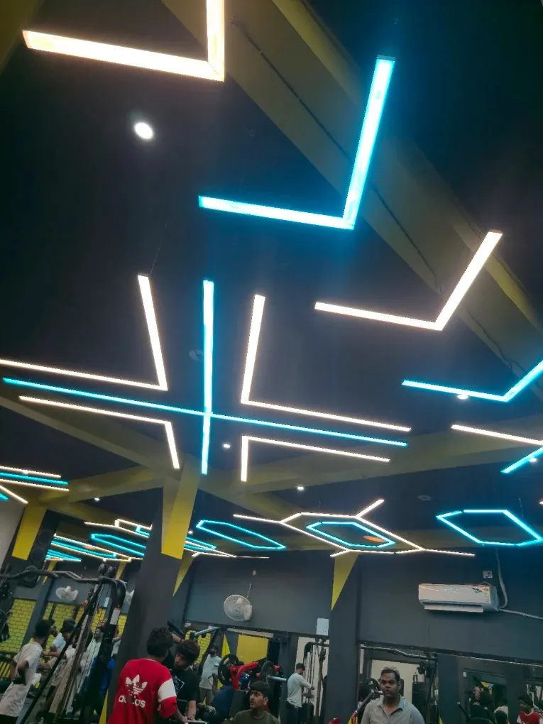 BMS FITNESS changing rooms