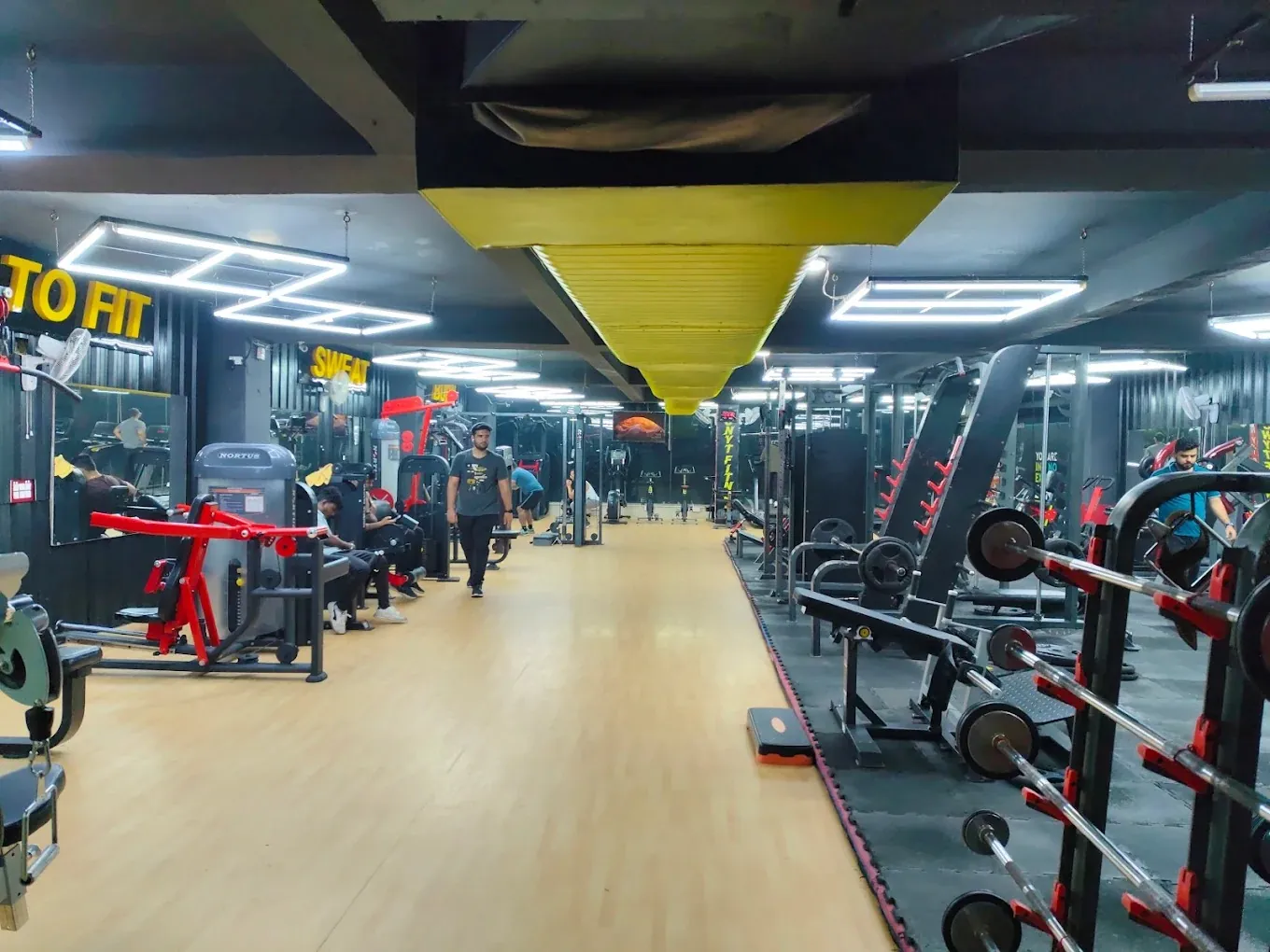 IGNYT FITNESS changing rooms
