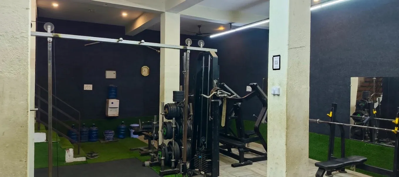 EQUINOX GYM training zone