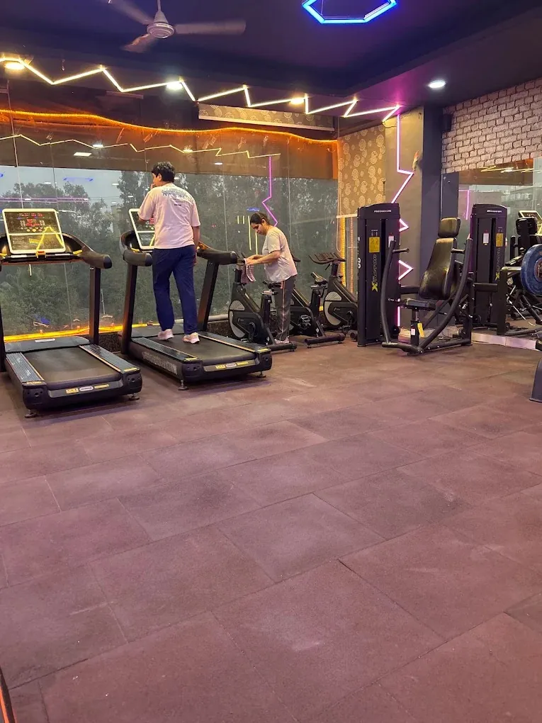19FITNESS Chhatarpur changing rooms