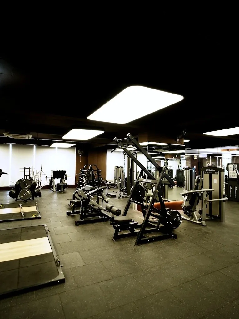 FitClass Sector 82 Gurugram free weights