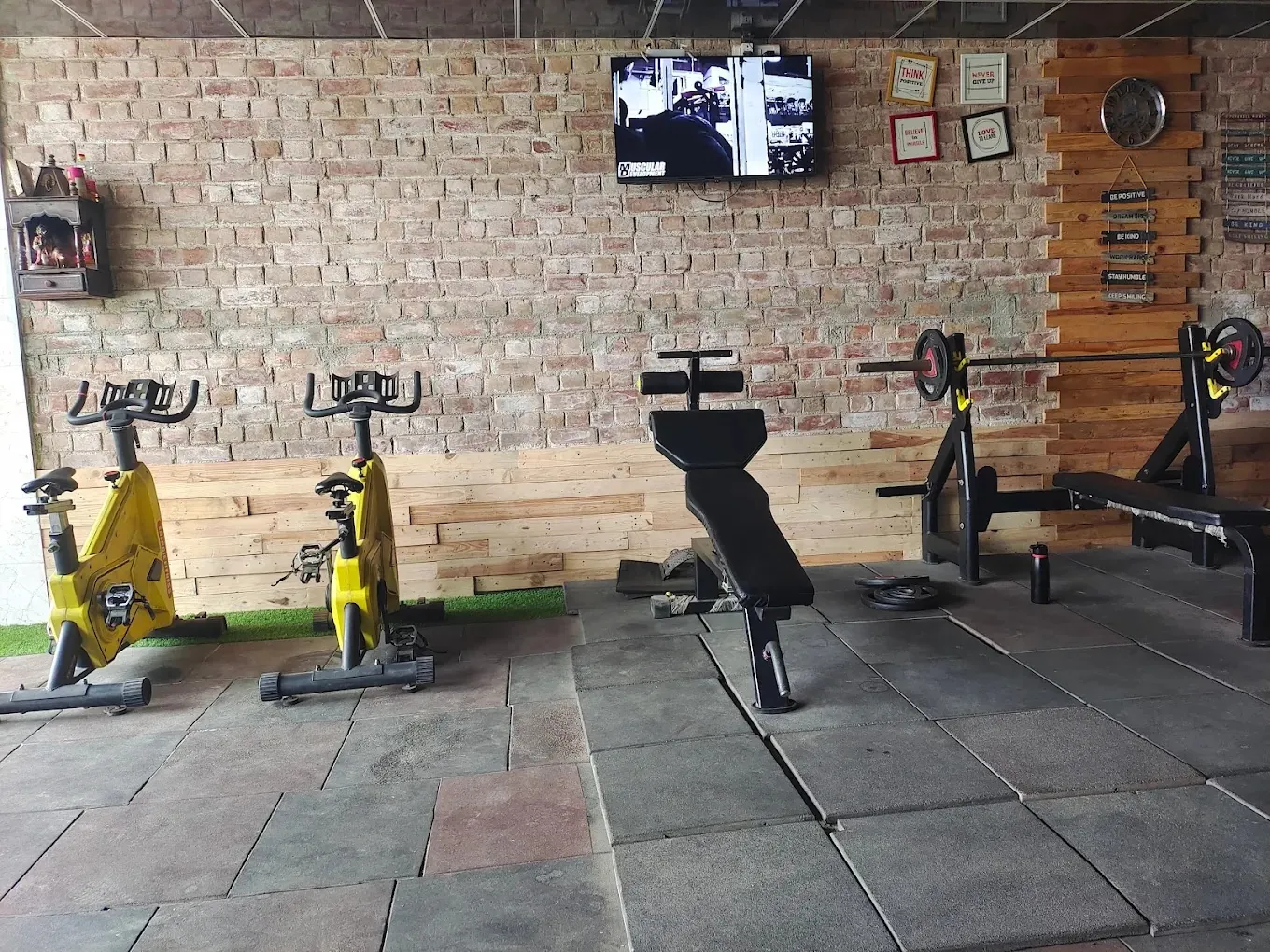 WORKOUT ADDA changing rooms